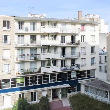 Charming Bright And Spacious Pantin
