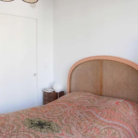 Charming Bright And Spacious Apartment