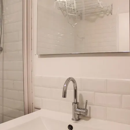 Charming Bright And Spacious Pantin