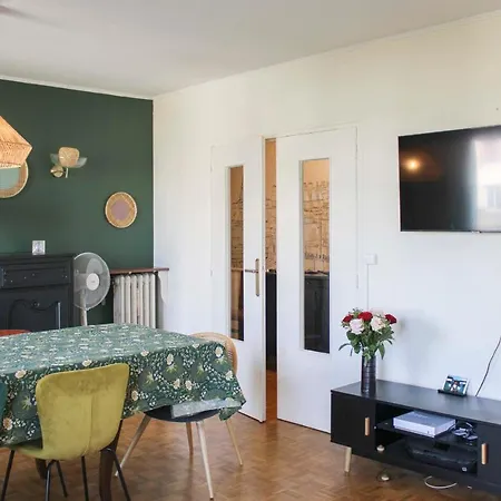 Charming Bright And Spacious Pantin