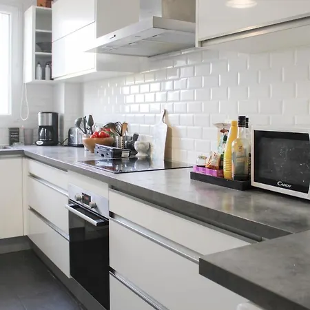 Charming Bright And Spacious Διαμέρισμα